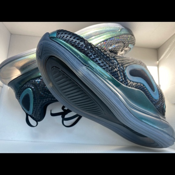 Athletic_Shoes